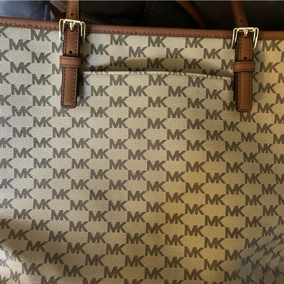 Michael Kors Gently used Laptop Bag - 18” X 16” Logo - Picture 5 of 7